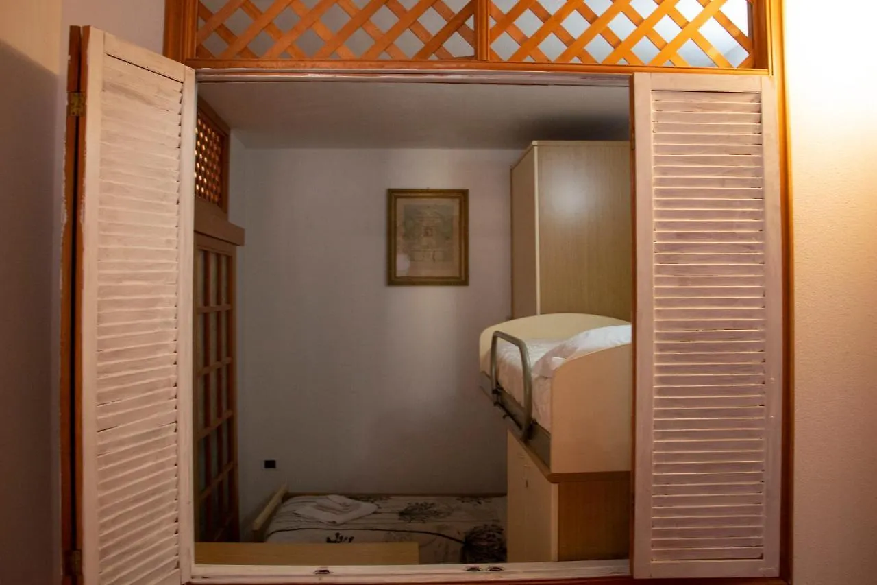 Vintage Apartment Vernazza 0*,  Italia
